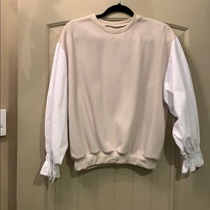 Cream/White Sweatshirt Top